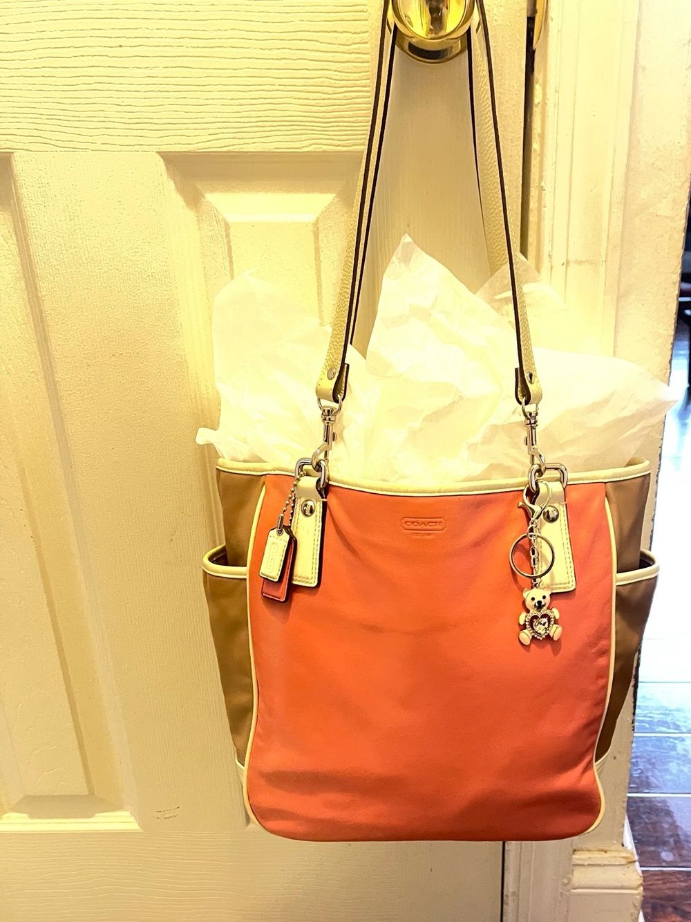 👜Coach Park Leather Colorblock Tote with Charm #F23683👜